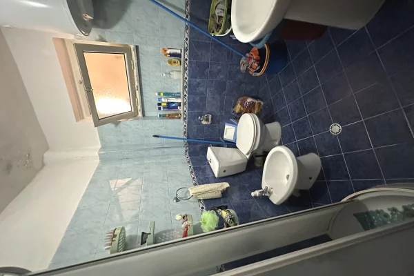 Shtepi ne shitje Apartament ne Tirane, 2+1, Mobilimi E mobiluar, Pagesa 199,000  Euro.