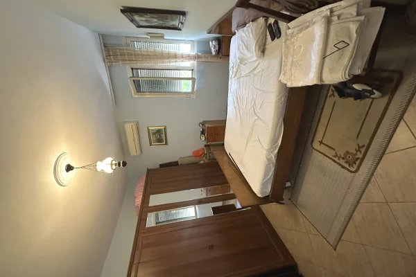 Shtepi ne shitje Apartament ne Tirane, 2+1, Mobilimi E mobiluar, Pagesa 199,000  Euro.
