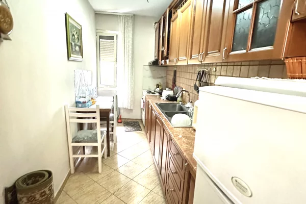 Shtepi ne shitje Apartament ne Tirane, 2+1, Mobilimi E mobiluar, Pagesa 199,000  Euro.
