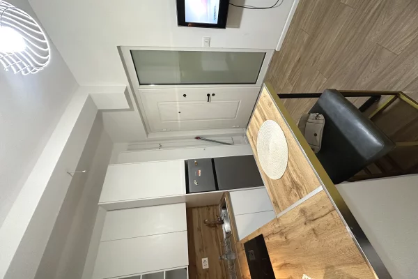 Shtepi me qera Apartament ne Tirane, 1+1, Mobilimi E mobiluar, Pagesa 35,000  Leke.