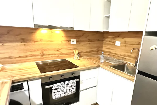 Shtepi me qera Apartament ne Tirane, 1+1, Mobilimi E mobiluar, Pagesa 35,000  Leke.