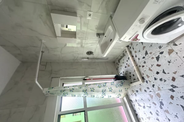 Shtepi ne shitje Apartament ne Tirane, Garsoniere, Mobilimi E mobiluar, Pagesa 64,000  Euro.