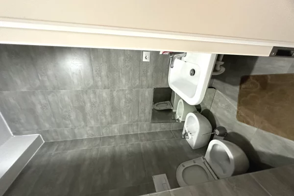 Shtepi ne shitje Apartament ne Tirane, 2+1, Mobilimi E mobiluar, Pagesa 159,000  Euro.