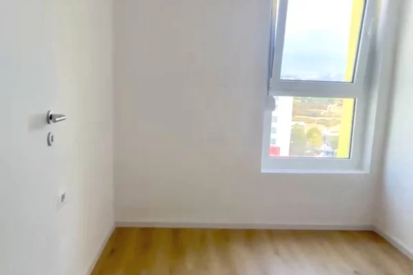 Shtepi ne shitje Apartament ne Tirane, 2+1, Mobilimi Bosh, pa mobiluar, Pagesa 123,000  Euro.