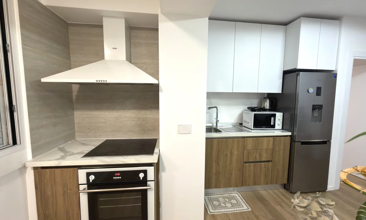 Shtepi me qera Apartament ne Tirane, 3+1, Mobilimi E mobiluar, Pagesa 75,000  Leke.