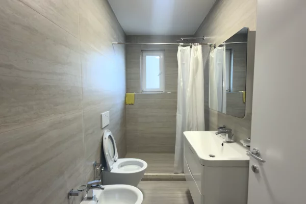 Shtepi me qera Apartament ne Tirane, 3+1, Mobilimi E mobiluar, Pagesa 75,000  Leke.