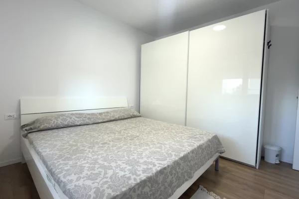 Shtepi me qera Apartament ne Tirane, 3+1, Mobilimi E mobiluar, Pagesa 75,000  Leke.
