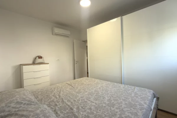 Shtepi me qera Apartament ne Tirane, 3+1, Mobilimi E mobiluar, Pagesa 75,000  Leke.