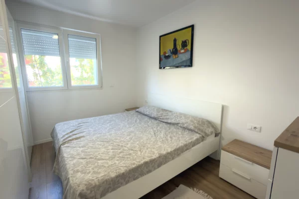 Shtepi me qera Apartament ne Tirane, 3+1, Mobilimi E mobiluar, Pagesa 75,000  Leke.