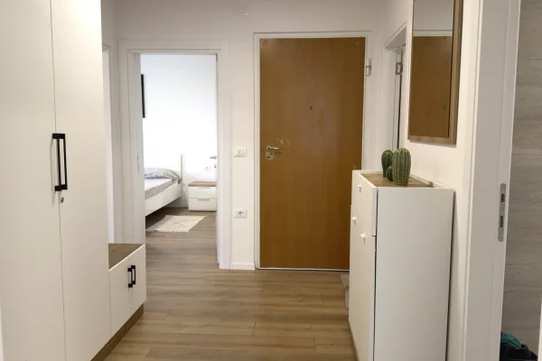 Shtepi me qera Apartament ne Tirane, 3+1, Mobilimi E mobiluar, Pagesa 75,000  Leke.