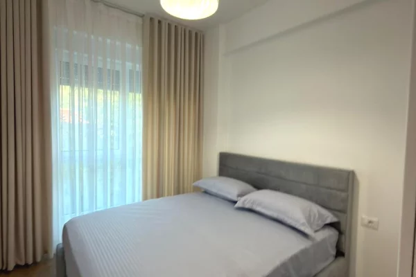Shtepi me qera Apartament ne Tirane, 1+1, Mobilimi E mobiluar, Pagesa 40,000  Leke.