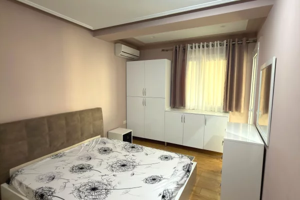 Shtepi me qera Apartament ne Tirane, 2+1, Mobilimi E mobiluar, Pagesa 55,000  Leke.