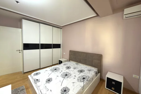 Shtepi me qera Apartament ne Tirane, 2+1, Mobilimi E mobiluar, Pagesa 55,000  Leke.