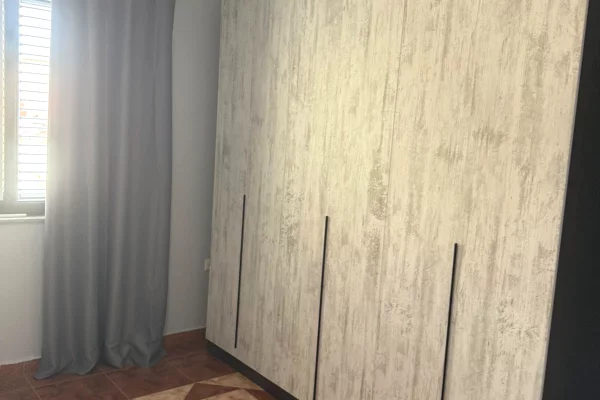 Shtepi me qera Apartament ne Tirane, 1+1, Mobilimi E mobiluar, Pagesa 55,000  Leke.