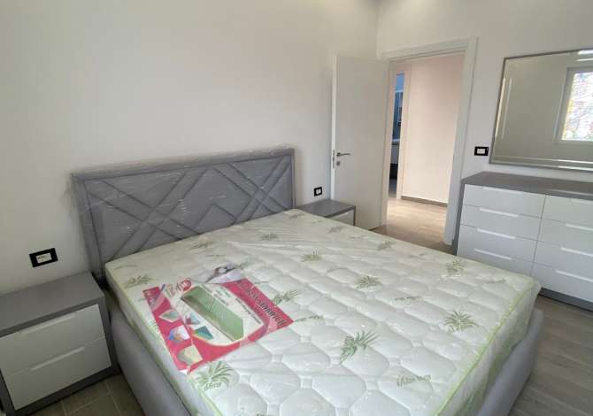 Shtepi ne shitje Apartament ne Tirane, 2+1, Mobilimi E mobiluar, Pagesa 120,000  Euro.