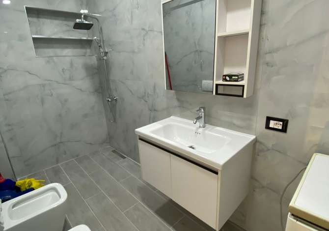 Shtepi ne shitje Apartament ne Tirane, 2+1, Mobilimi E mobiluar, Pagesa 120,000  Euro.