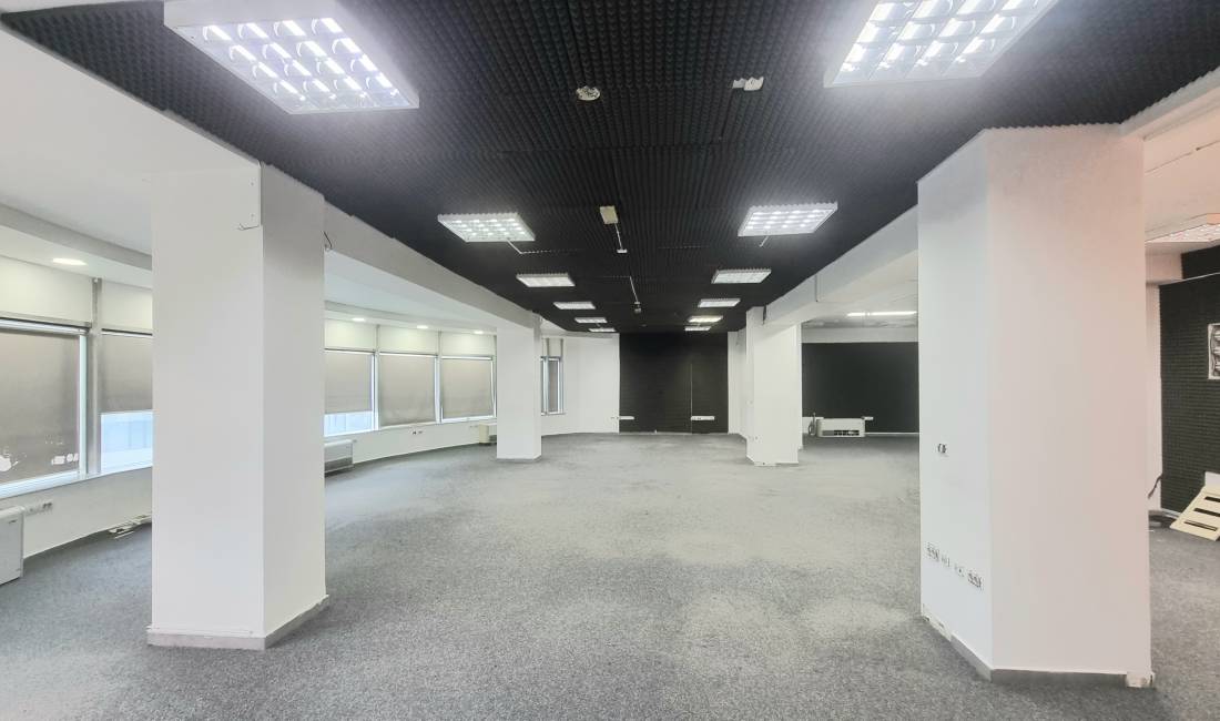 JEPET ME QIRA ZYRE /AMBIENT BIZNESI 290m2