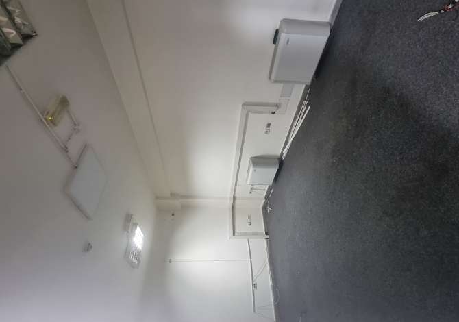 JEPET ME QIRA ZYRE /AMBIENT BIZNESI 290m2