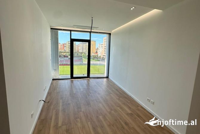 Ambiente Commerciale in Affitto 3+1 a Tirana - 1,000 Euro