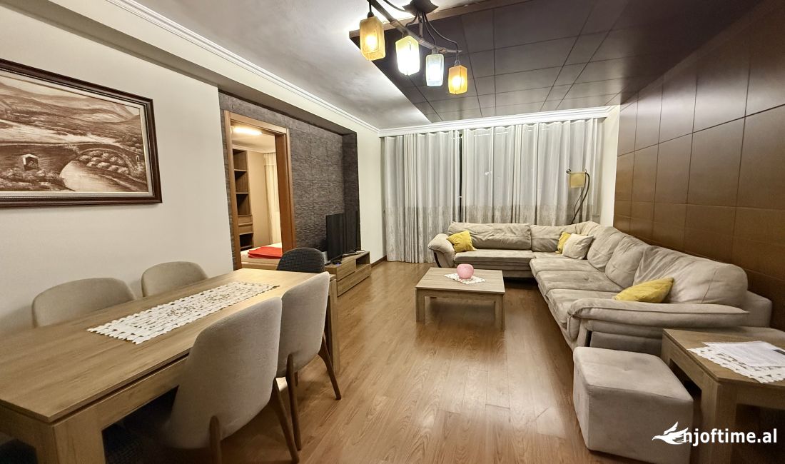 Shtepi ne shitje Apartament ne Tirane, 3+1, Mobilimi E mobiluar, Pagesa 380,000  Euro.