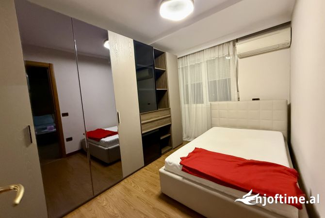 Shtepi ne shitje Apartament ne Tirane, 3+1, Mobilimi E mobiluar, Pagesa 380,000  Euro.