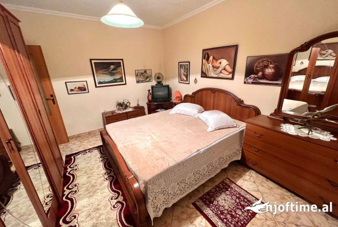 Shtepi ne shitje Apartament ne Tirane, 2+1, Mobilimi E mobiluar, Pagesa 133,000  Euro.