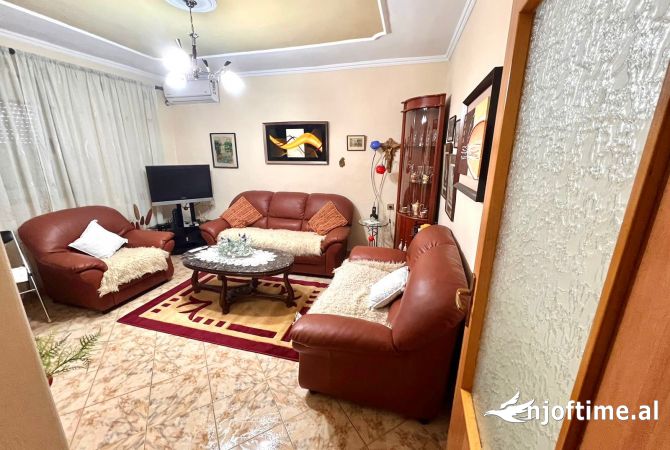 Shtepi ne shitje Apartament ne Tirane, 2+1, Mobilimi E mobiluar, Pagesa 133,000  Euro.