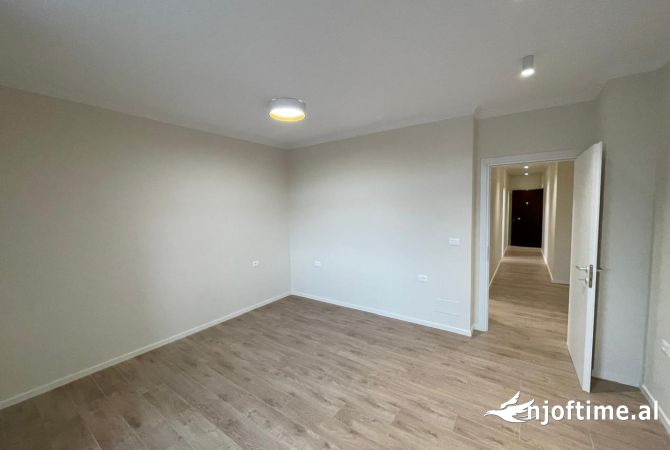 Shtepi ne shitje Apartament ne Tirane, 2+1, Mobilimi Bosh, pa mobiluar, Pagesa 135,000  Euro.