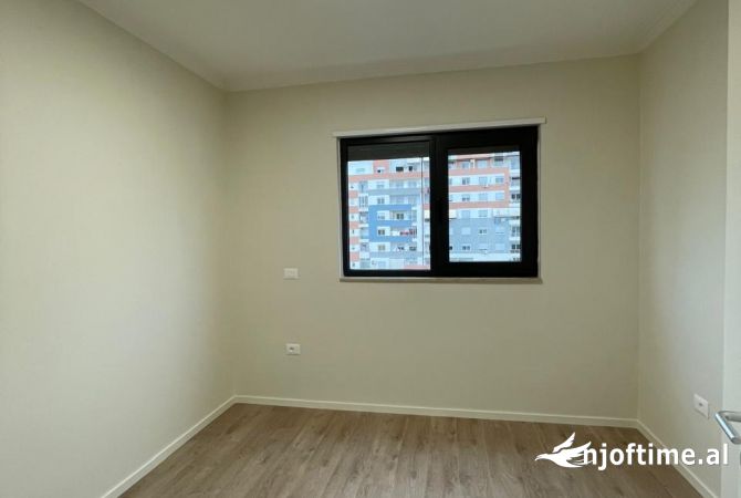 Shtepi ne shitje Apartament ne Tirane, 2+1, Mobilimi Bosh, pa mobiluar, Pagesa 135,000  Euro.