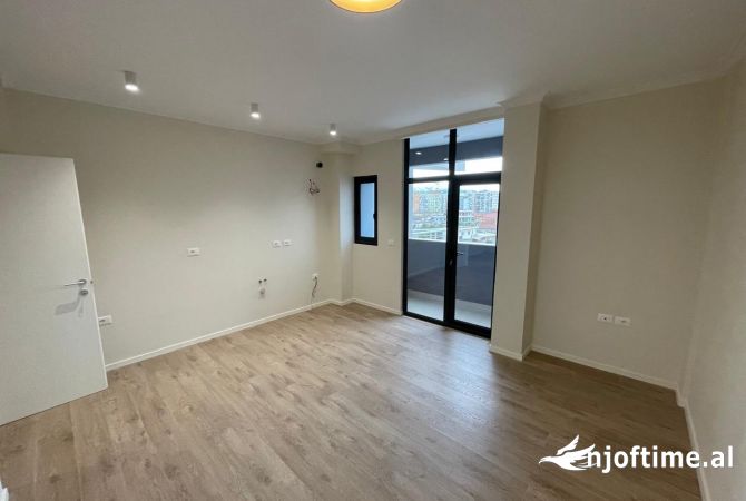 Shtepi ne shitje Apartament ne Tirane, 2+1, Mobilimi Bosh, pa mobiluar, Pagesa 135,000  Euro.