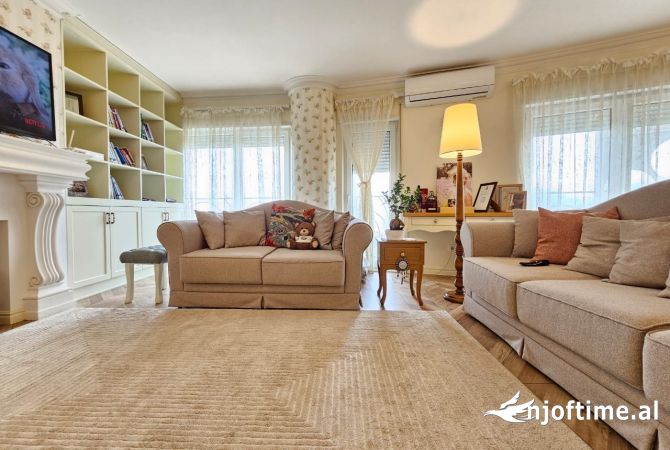 Appartamento in affitto a Tirana 2+1, Arredato