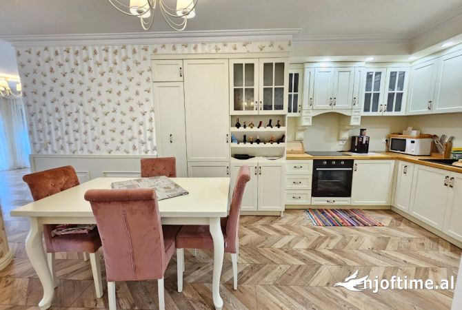 Appartamento in affitto a Tirana 2+1, Arredato