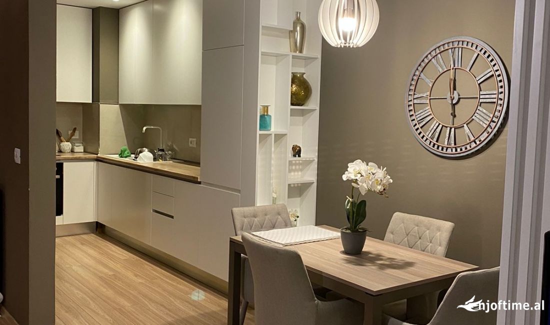 Shtepi me qera Apartament ne Tirane, 2+1, Mobilimi E mobiluar, Pagesa 650  Euro.