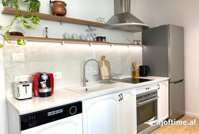 Shtepi me qera Apartament ne Tirane, 2+1, Mobilimi E mobiluar, Pagesa 700  Euro.