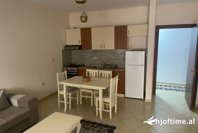 Appartamento in affitto a Tirana 2+1, Arredato