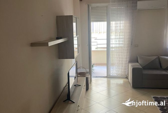 Appartamento in affitto a Tirana 2+1, Arredato