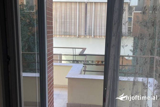 Appartamento in affitto a Tirana 2+1, Arredato