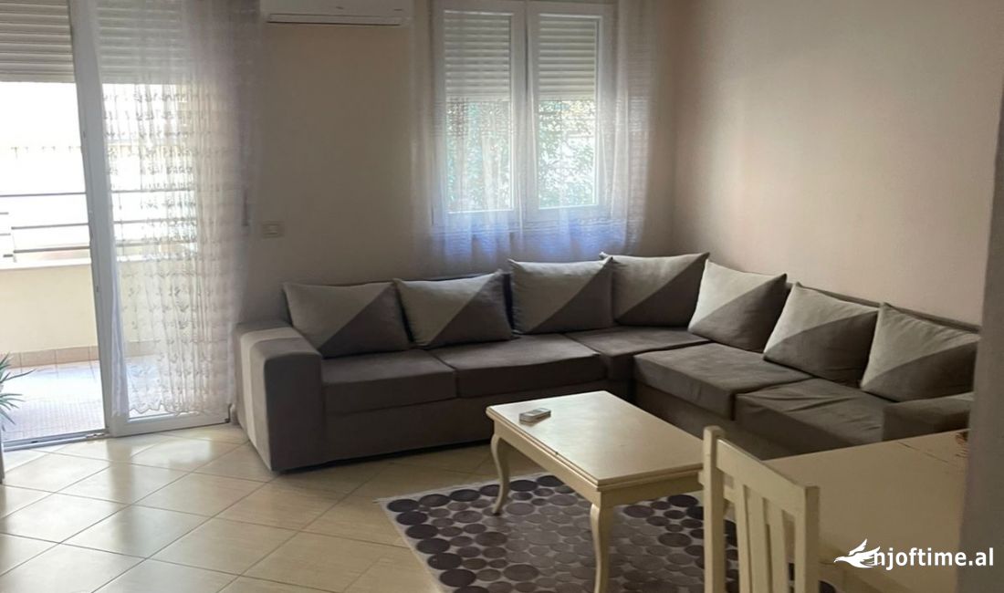 Appartamento in affitto a Tirana 2+1, Arredato