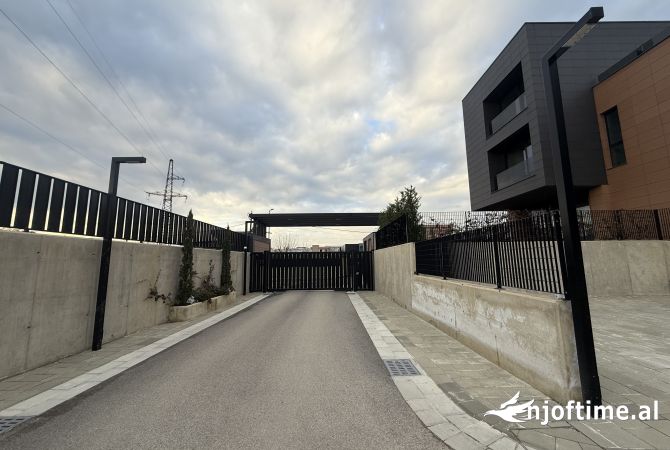 Shtepi ne shitje Vila Luksoze ne Tirane, 4+1, Mobilimi Bosh, pa mobiluar, Pagesa 750,000  Euro.