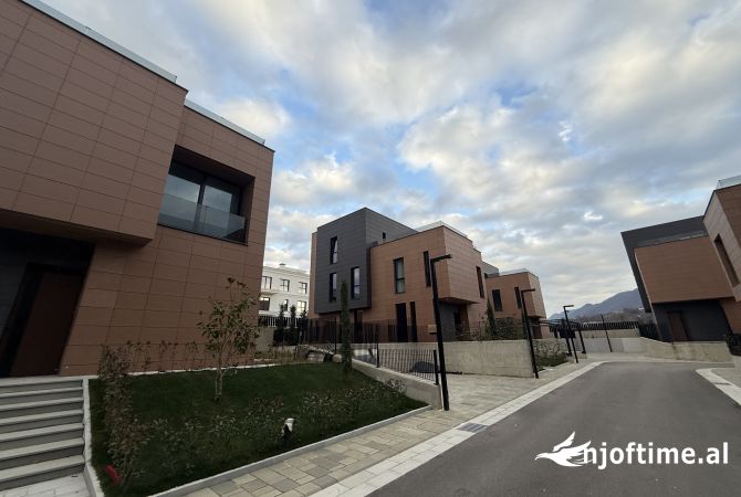 Shtepi ne shitje Vila Luksoze ne Tirane, 4+1, Mobilimi Bosh, pa mobiluar, Pagesa 750,000  Euro.