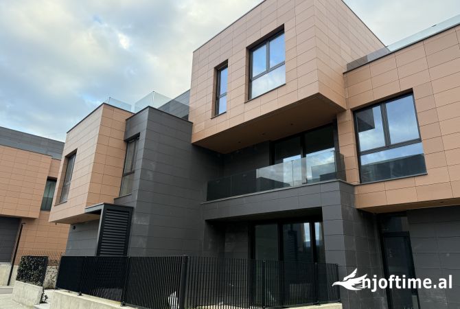 Shtepi ne shitje Vila Luksoze ne Tirane, 4+1, Mobilimi Bosh, pa mobiluar, Pagesa 750,000  Euro.