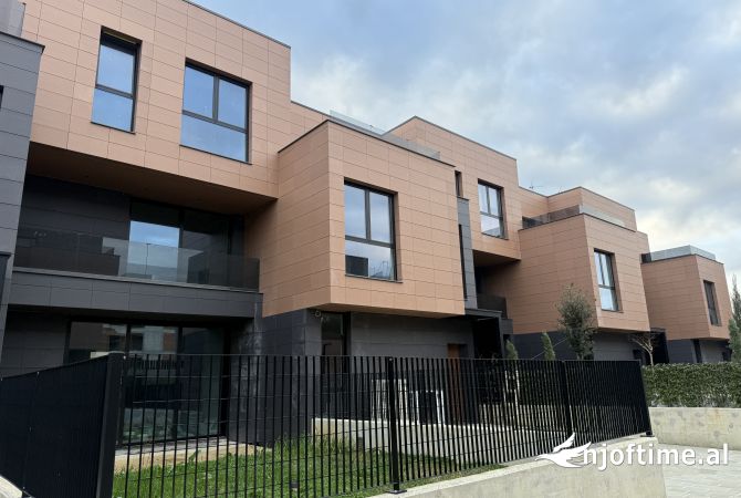 Shtepi ne shitje Vila Luksoze ne Tirane, 4+1, Mobilimi Bosh, pa mobiluar, Pagesa 750,000  Euro.