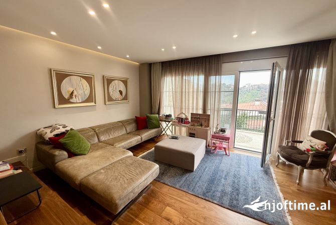 Appartamento in vendita a Tirana 3+1, Arredato