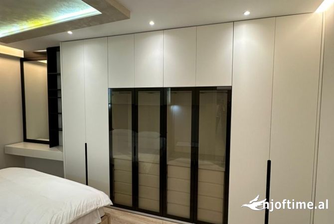 Appartamento in vendita a Tirana 2+1, Arredato