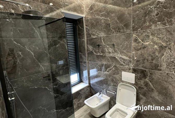 Appartamento in vendita a Tirana 2+1, Arredato