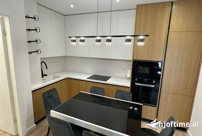 Appartamento in vendita a Tirana 2+1, Arredato