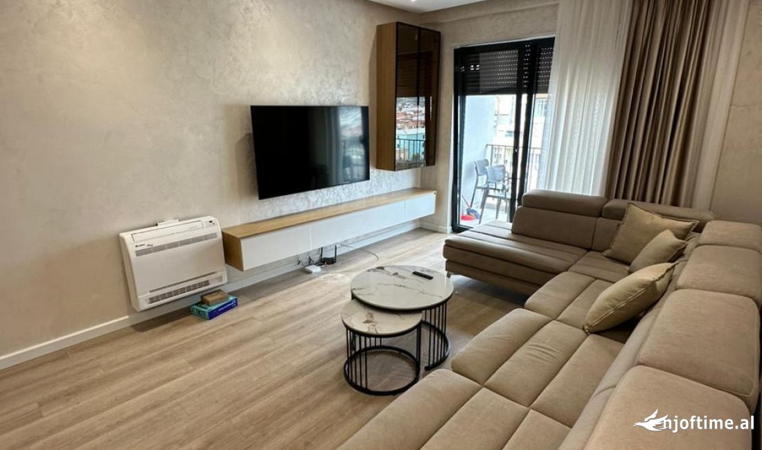 Appartamento in vendita a Tirana 2+1, Arredato