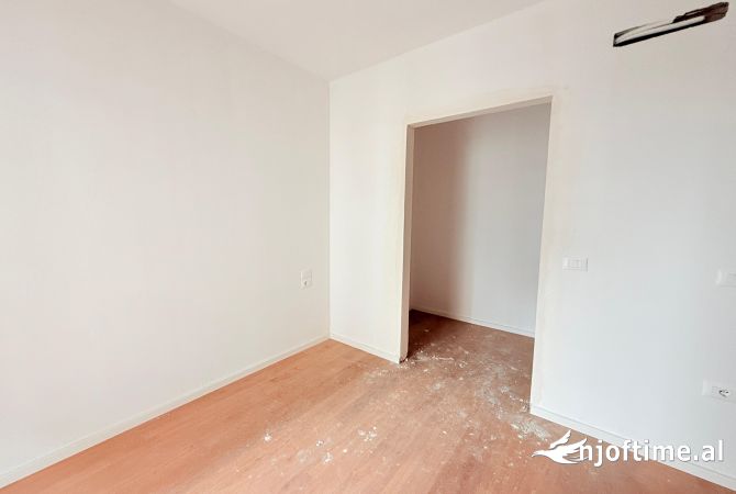 Shtepi ne shitje Apartament ne Tirane, 2+1, Mobilimi Bosh, pa mobiluar, Pagesa 177,600  Euro.