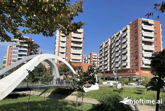 Shitet apartament 2+1+2