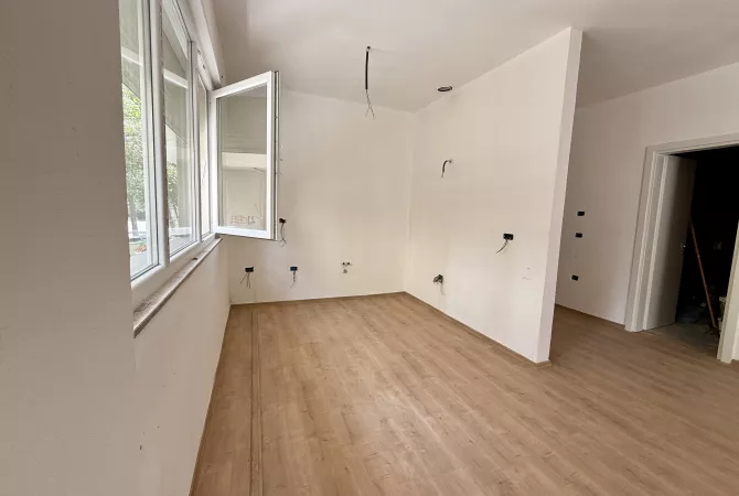 Appartamento in vendita a Tirana 1+1, Vuoto